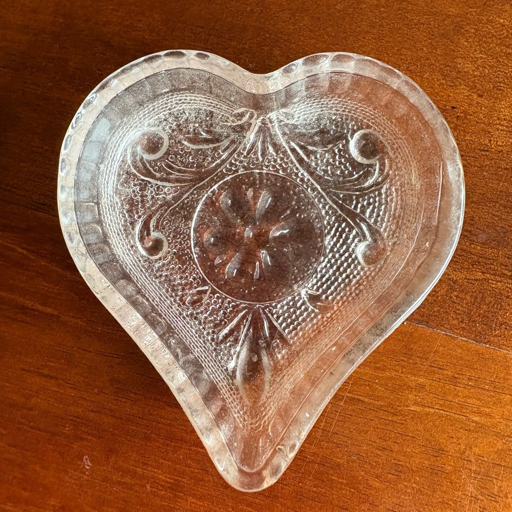 Vintage Indiana Glass - Pink Heart-Shaped Glass Trinket Dish - Picture 2 of 4